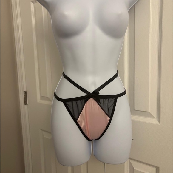 Dollskill Sugar Thrillz pink and black thong with bows - Picture 3 of 6